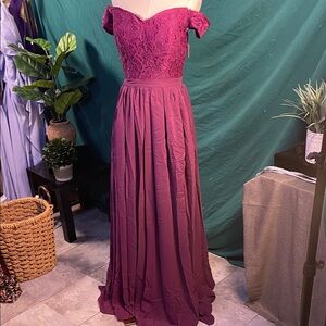 Chic Off-Shoulder Lace Maxi Dress in Purple
